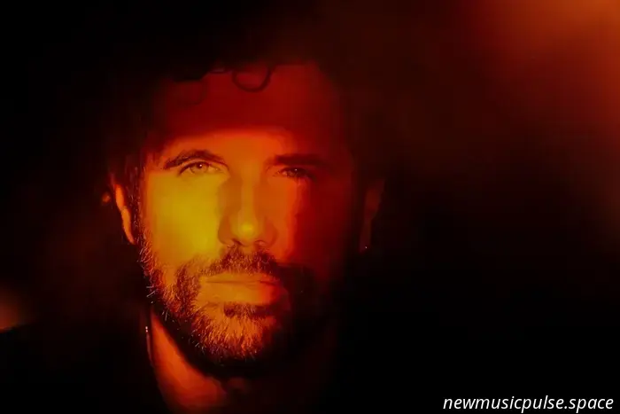 Ник Малви теперь возвращается с «Dark Harvest Pt. 2», завершая своё путешествие циклического исцеления и самореализации альбомом, который находит покой в смирении и просветление в вере, превращая внутреннее переосмысление в лучезарное освобождение.