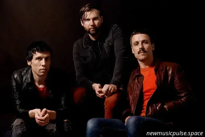 The Cribs annunciano i dettagli dell'ottavo album "Selling A Vibe"