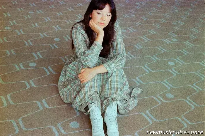 Ninush раскрывает подробности дебютного мини-альбома «Цветы, в которых я вижу тебя»