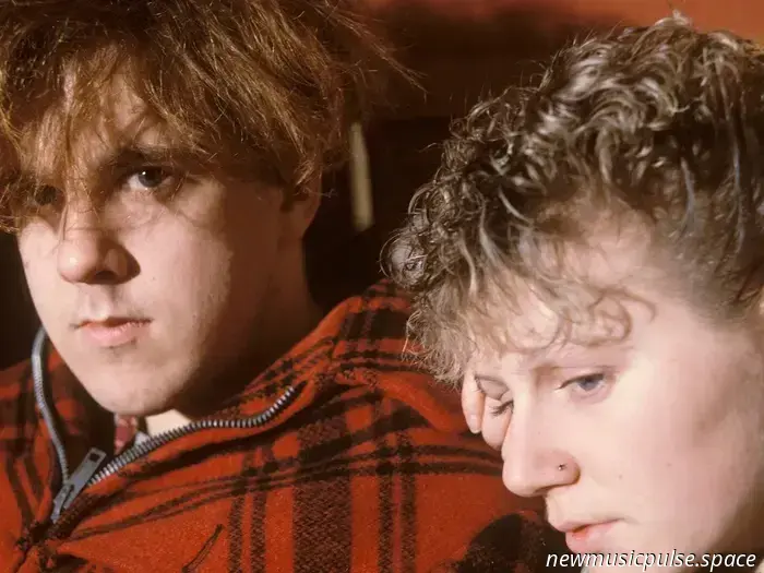 Musik & Städte: „Victorialand“ der Cocteau Twins in Syrakus - Atwood Magazine