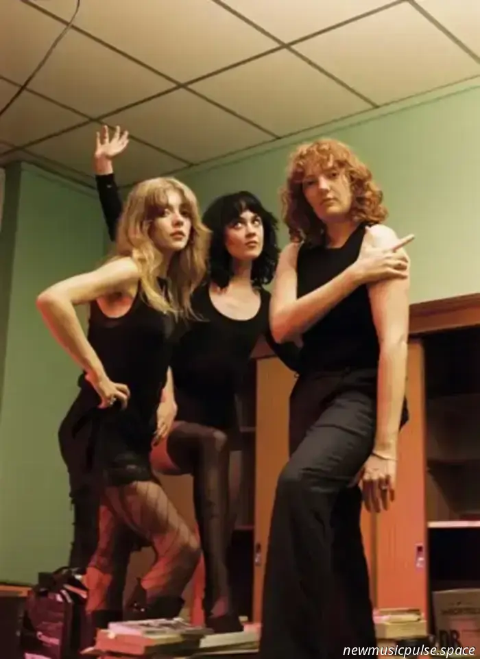 Tras bambalinas en Green Man 2025 con Folk Bitch Trio