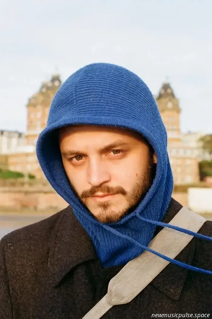 Felix Mackenzie-Barrow, who is going through a divorce, embarks on a solo project with his book about churches.