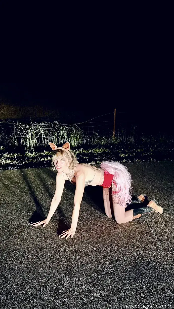 Lindsey Rose Black si scatena in «CUNT HONEY», un audace sogno febbrile queer e femminista - Atwood Magazine