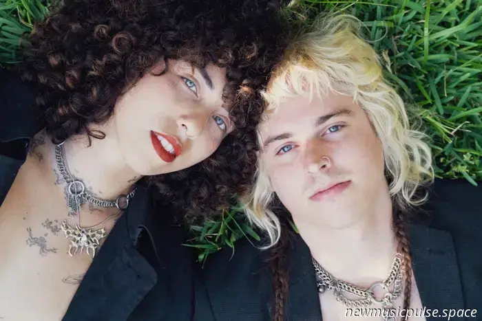 Indigo De Souza collaborates with tour companion Mothé on the new track ‘Serious.’