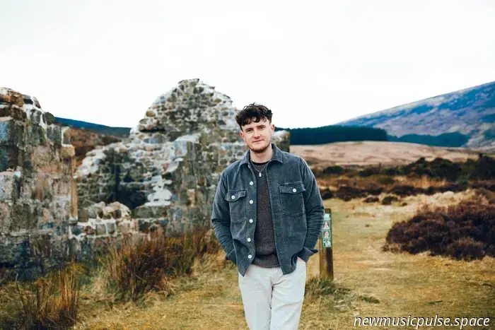 Odhran Murphy Reveals His True Self on His First EP ‘Stuck in the Middle,’ a Folk Rock Revival - Atwood Magazine