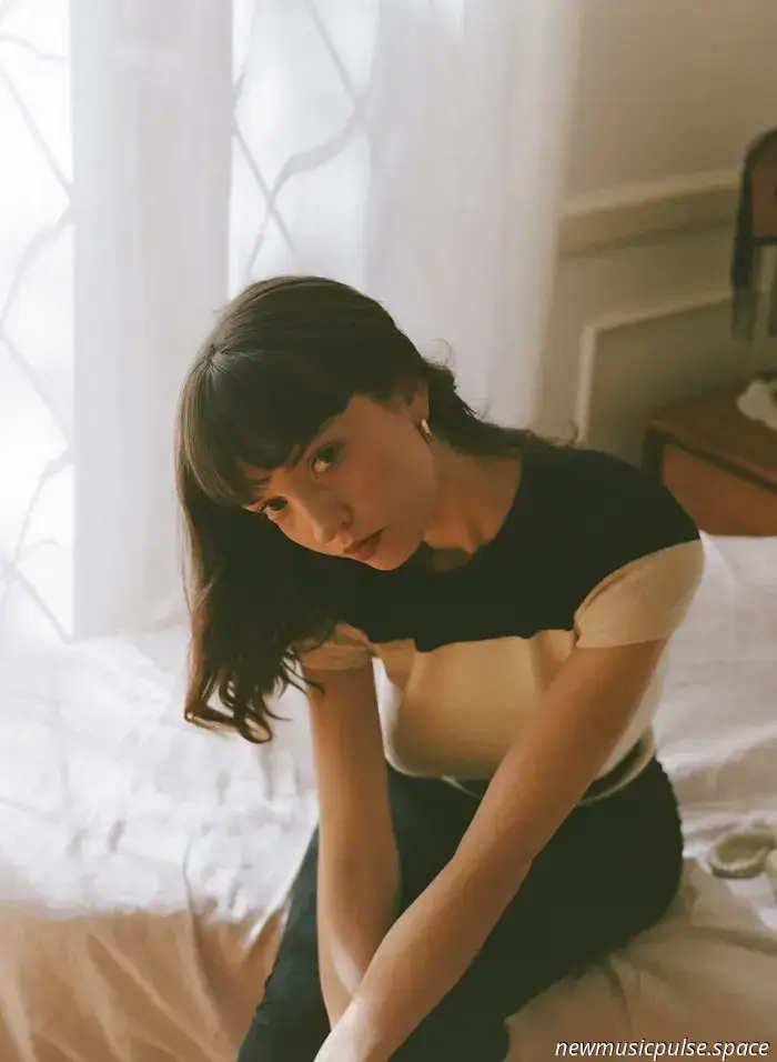 Артист, за которым стоит следить: Крисси расцветает с нежной силой в «Sore» и её до боли интимном и освобождающем EP «Slight Turn» — Atwood Magazine