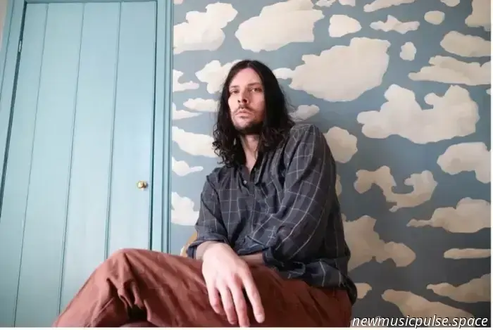 Mitch Rowland Enchants with New Single ‘Honeybabe’