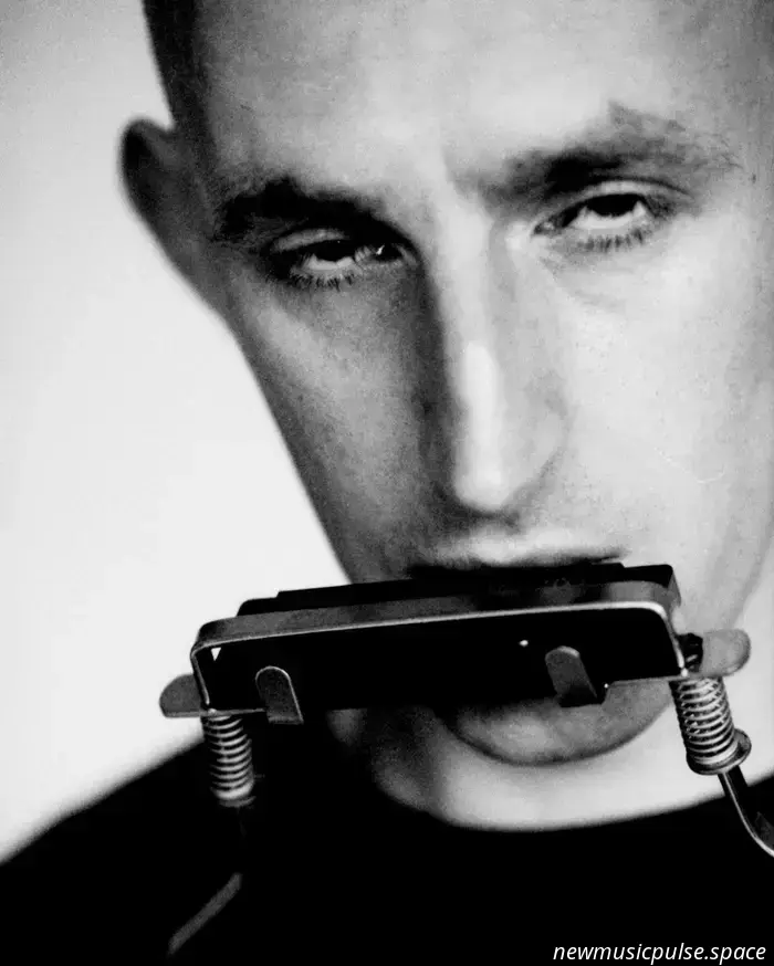 mark william lewis Anuncia Álbum Homónimo