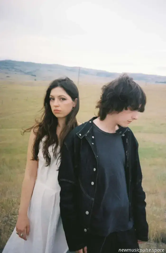 Witch Post juega con la memoria en el nuevo sencillo 'Twin Fawn'