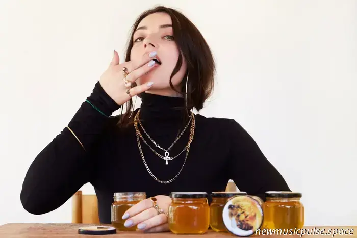Ханни Говорит Свою Правду в мощном сингле ‘Mistress 2’