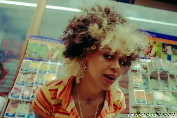 Incontra Nxdia, la prossima grande star del Regno Unito la cui mixtape «I Promise No One’s Watching» ti farà sentire meno solo - Atwood Magazine