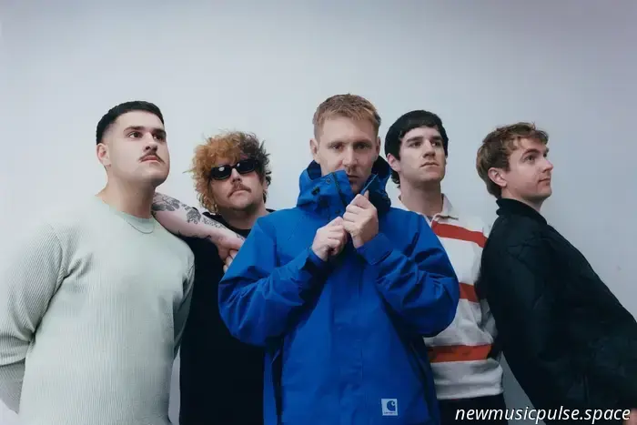 El quinteto hardcore de Los Ángeles, Militarie Gun, anuncia su segundo álbum 'God Save The Gun'.