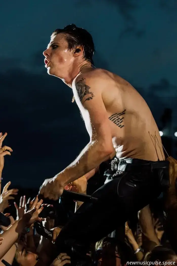 Yungblud riunisce la sua "Famiglia fottuta" al BludFest 2