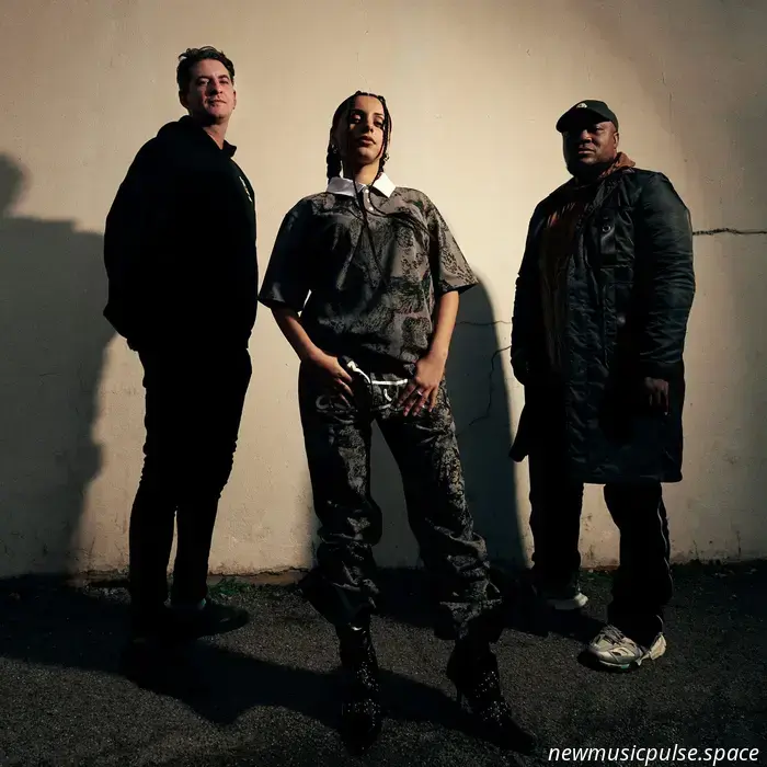 Skream & Benga arbeiten mit Emily Makis an „Midnight Control“.