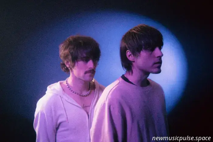 „Das wird nicht ewig dauern“: joan umarmt Vergänglichkeit, Schöpfung und die Schönheit des Lebens im Graubereich auf ihrem filmischen zweiten Album – Atwood Magazine