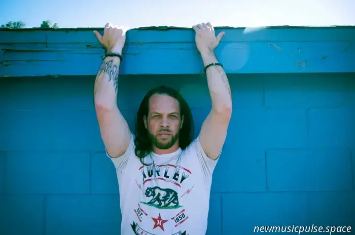 Трек за треком: The Quarantined противостоят травме и выживанию в альбоме «Aversion to Normalcy» — Atwood Magazine