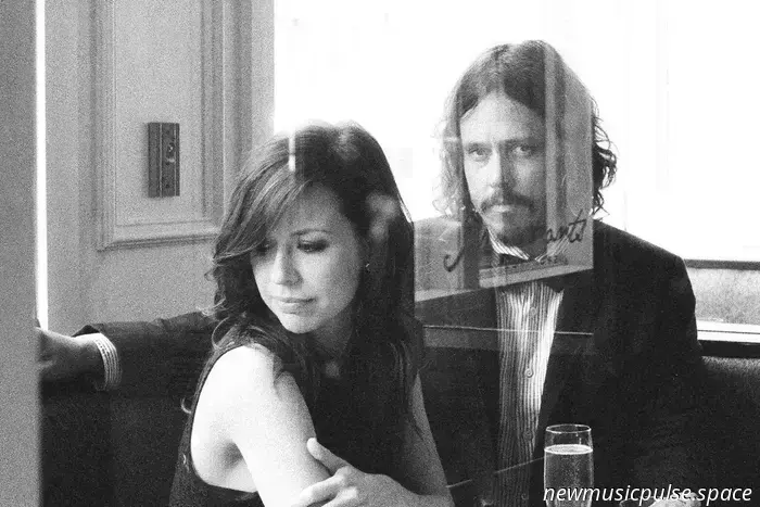 "Die verschlungenen Wege, die mich hierher führten": Feier des ikonischen 'Barton Hollow' der Band The Civil Wars - Atwood Magazine