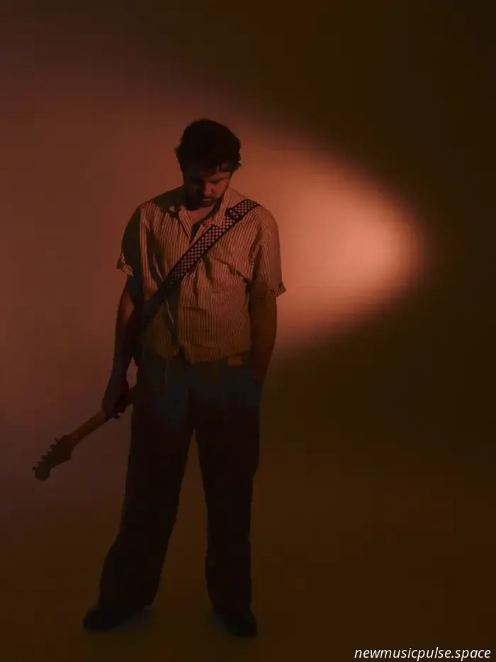 Solomon Fox Blurs Boundaries with “Fallin’ Back” - Atwood Magazine
