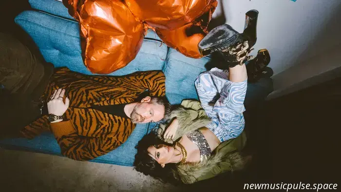 Interview: Die gewagte Debüt-Ära von Your Future Ghost ist ungeschönt und brennt — „Ungeduldig auf den Traum“ – Atwood Magazine