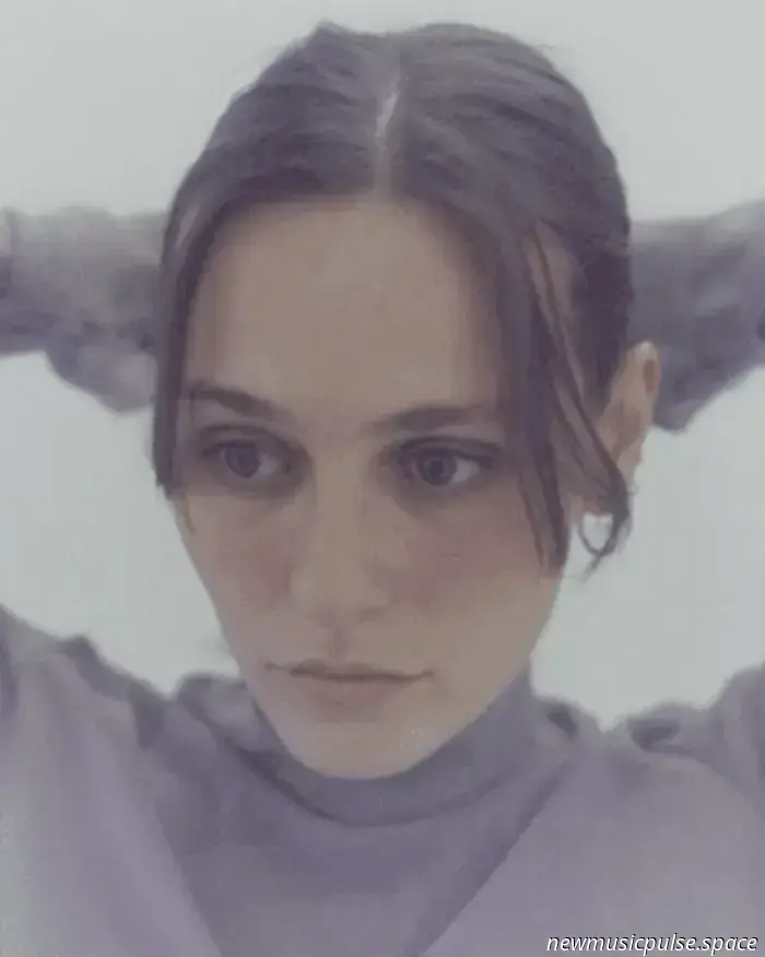 Ellie O’Neill veröffentlicht ihre intime neue Single 'Bohemia'.