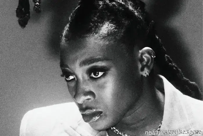 Little Simz veröffentlicht verspielte neue Single 'Young'