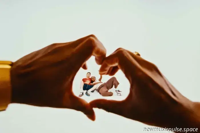 Статья: St. Panther о лидерстве с эмпатией, о том чтобы высказываться, когда это важно, и о создании нео‑соулового звучания «Strange World» — Atwood Magazine