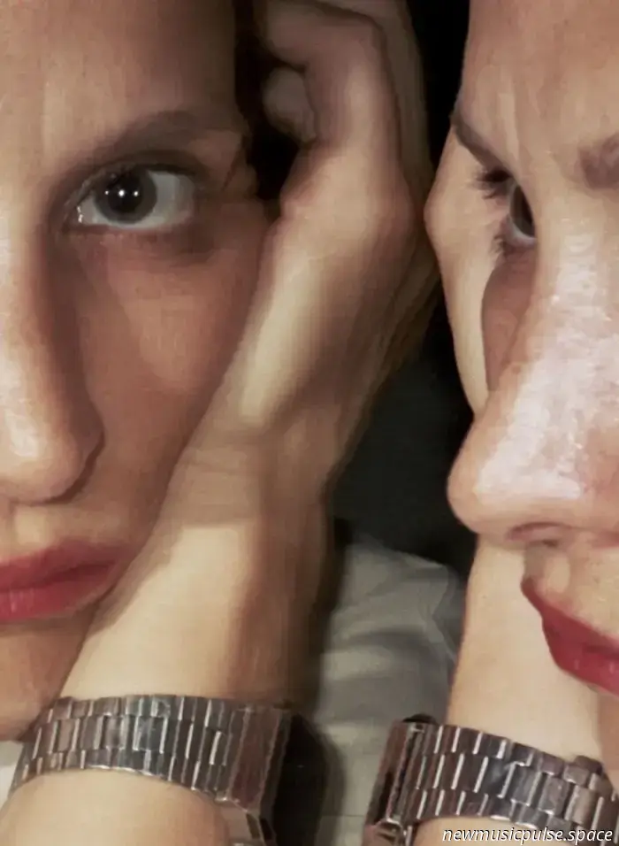Cate Le Bon colabora con St. Vincent en 'Always The Same'