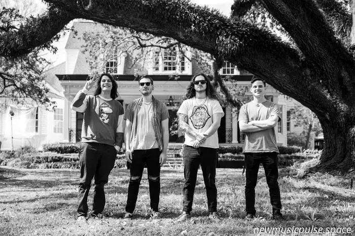 Entrevista: Los nativos de Nueva Orleans Neutral Snap desatan un aura pop-punk adictiva con "Danny ACOG" - Atwood Magazine