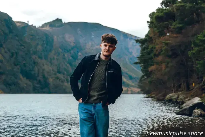 Odhran Murphy Reveals His True Self on His First EP ‘Stuck in the Middle,’ a Folk Rock Revival - Atwood Magazine