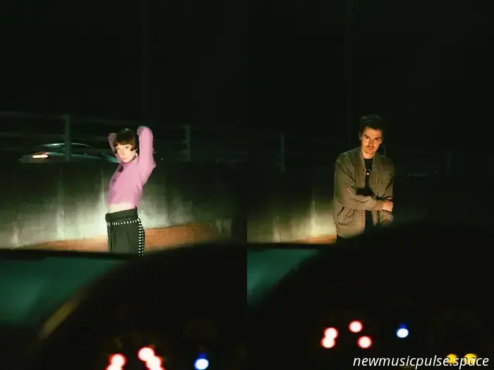 Il duo londinese compie il suo prossimo passo...

05 · 11 · 2025

The Itch hanno condiviso un'ode alla vita notturna, ‘Space In The Cab’.

La band è una proposta dal vivo fantastica, con il loro indie-dance scatenato che accende scene furiose. The Itch hanno ospitato un set after-hours semi-leggendario al The Great Escape all'inizio di quest'anno e tornano a chiudere il First Fifty il 13 novembre.

Il nuovo singolo ‘Space In The Cab’ alimenta il fuoco. Lo sfrenato doppio lato A ‘The Influencer’ / ‘Co-Conspirator’ è uscito all'inizio di quest'anno, e questo ritorno giocoso funge sia da evocazione delle emozioni post-mezzanotte sia da avvertimento sulla chiusura dei locali.

Estremamente divertente, la linea di basso inclinata e gli aspetti europop arricchiti dal vocoder sono leggeri e frizzanti in superficie, ma i testi contengono un avvertimento sulla scomparsa degli spazi dei club.

Ascoltalo qui sotto.

The Itch – Simon Tyrie & Georgia Hardy – ospiteranno The Itch: XXXmas party allo Shacklewell Arms il 12 dicembre, con esibizioni dal vivo di Pearl2 e lifeloose – biglietti limitati sono disponibili qui.

—

Unisciti a noi su WeAre8, mentre esploriamo in profondità gli avvenimenti culturali globali. Segui Clash Magazine QUI mentre saltiamo allegramente tra locali, concerti, interviste e servizi fotografici. Ricevi anticipazioni dal backstage e uno sguardo sul nostro mondo mentre il divertimento prende forma.

Iscriviti alla mailing list di Clash per notizie musicali, di moda e cinematografiche aggiornate in tempo reale.