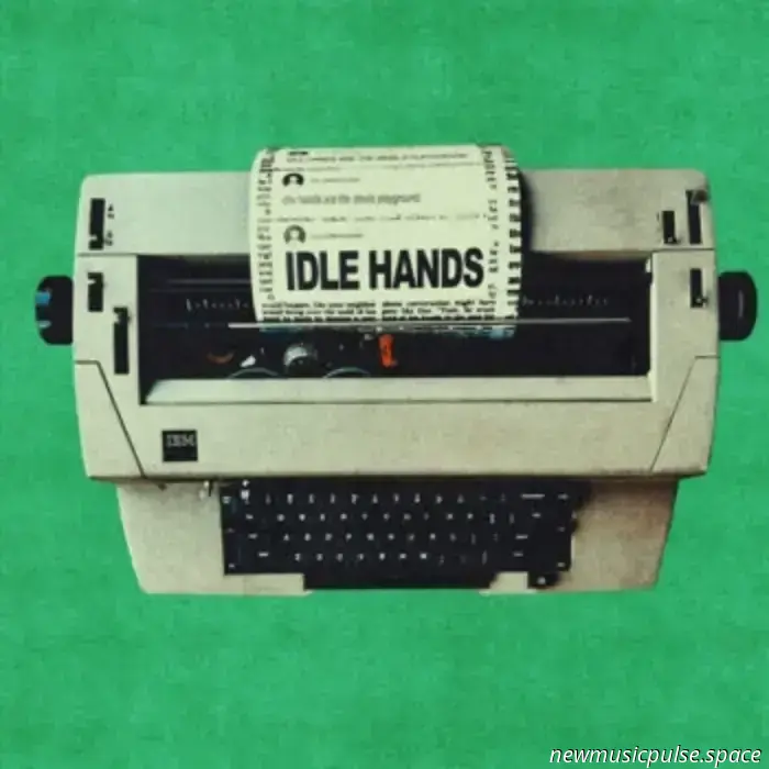 Artista a seguir: Vienna — Vienna convierte la sobrestimulación en movimiento en «Idle Hands» - Atwood Magazine