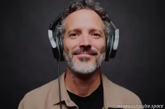 Bret McKenzie annuncia il nuovo album "Freak Out City"