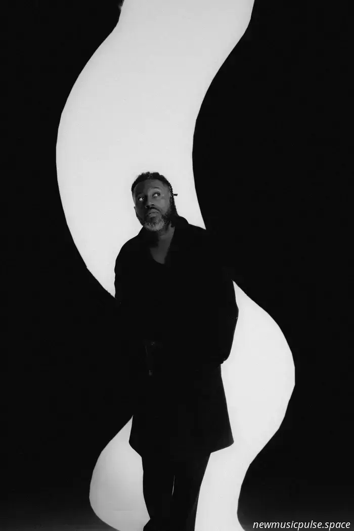 "Tuo Sempre": Aaron Taylor trasforma una potente promessa in musica emozionante nel suo EP minimale - Atwood Magazine