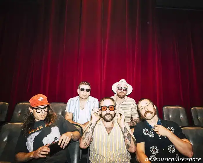 IDLES condividono il nuovo singolo ‘Rabbit Run’