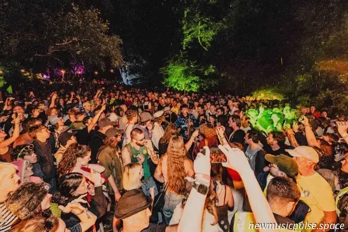 Strummerville 2025 en el festival de Glastonbury