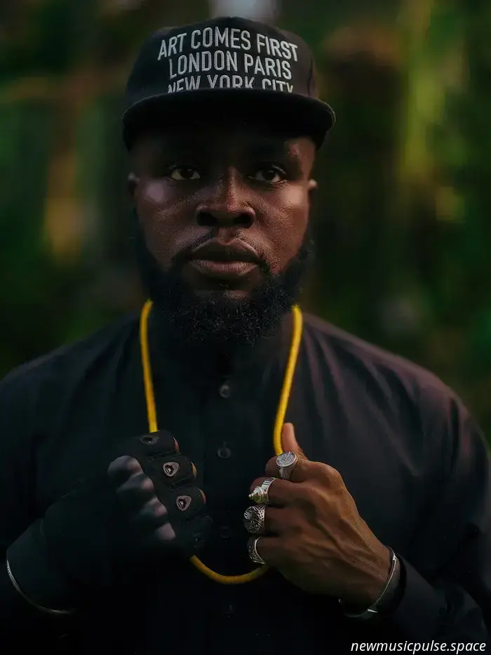 Artículo: El rapero ghanés M.anifest analiza su audaz y ambicioso álbum panafricano, ‘NEW ROAD AND GUAVA TREES’ - Atwood Magazine