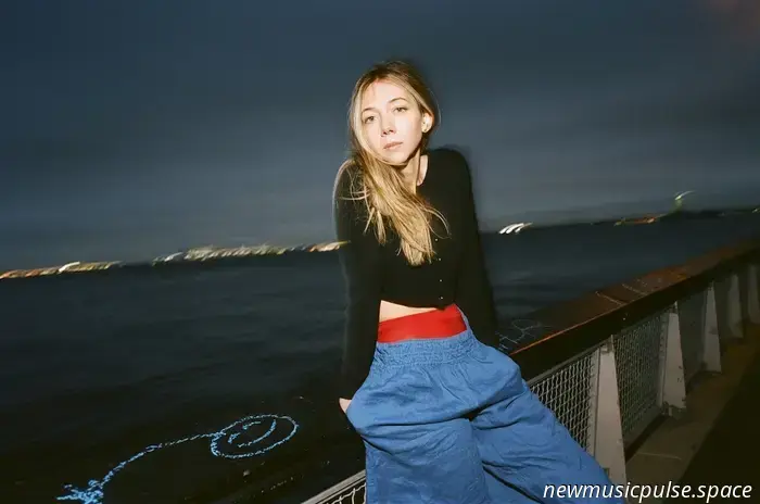 „Du hast mich als nett abgestempelt“: Ski Team setzt sich auf „Santa“ mit Verlangen, Zurückhaltung und der Gnade von Grenzen auseinander – Atwood Magazine