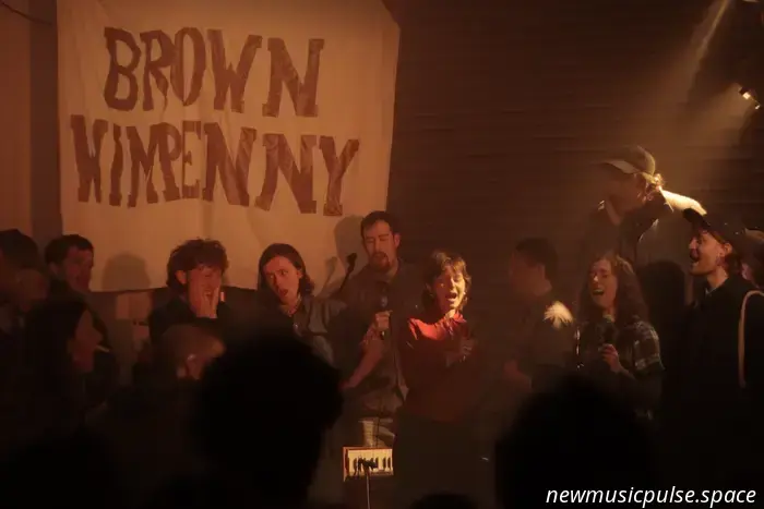 El colectivo folk de Mánchester Brown Wimpenny debuta con «The Sheffield Grinder / Black Joak»