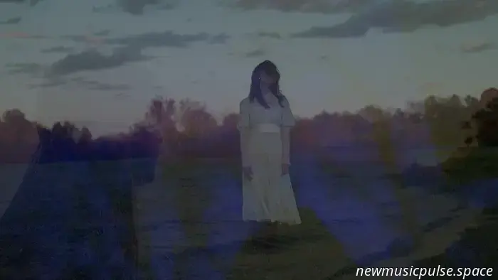 Premiere: Lizzie Weber & Markéta Irglová präsentieren eine heilige, seelenbewegende Anrufung in „Maria“ - Atwood Magazine