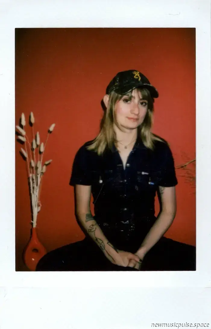 Queen Quail verwandelt Schmerz in Widerstandskraft auf „Southside“, eine schwelende, allmählich auflodernde Abrechnung - Atwood Magazine