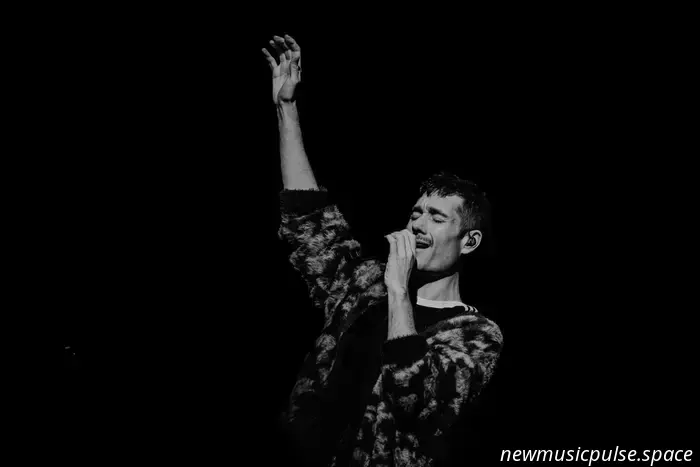 In Bildern: Bastille feiern 15 Jahre Musik in der O2 Arena, London