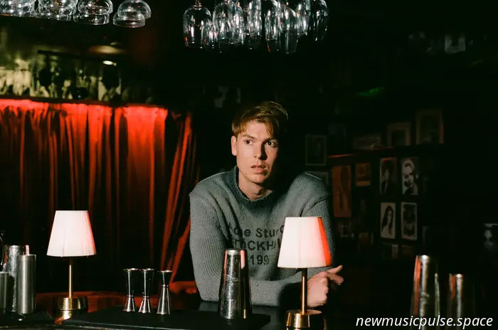 Dan Whitlam anuncia su nuevo álbum «Strangers (Again)»
