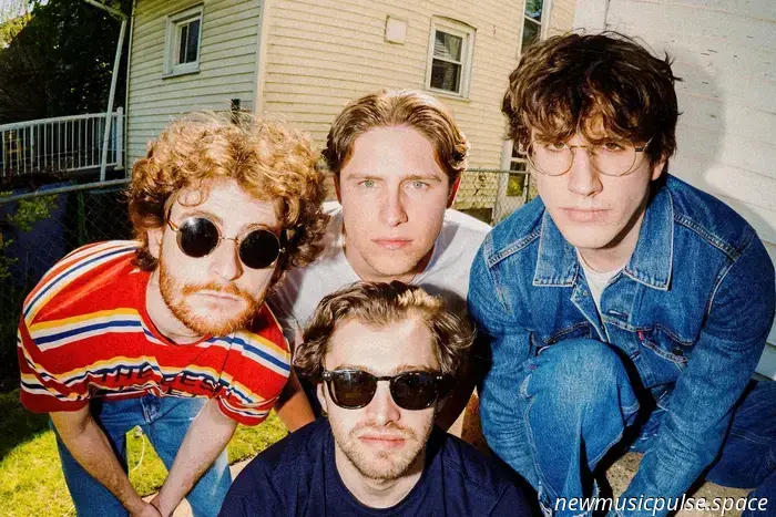 Pretoria están viviendo en voz alta en "If We’re Pretending", un EP de cambio, autenticidad y el arte de dejar ir - Atwood Magazine