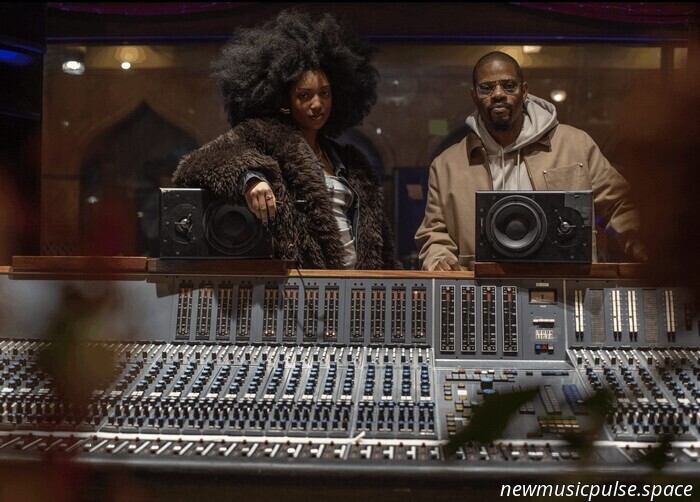 GENA (Karriem Riggins e Liv.e) pubblicano il primo singolo 'Circlesz'