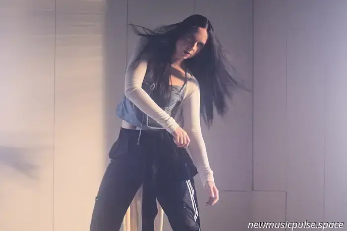 MØ lanza un nuevo éxito de electro-pop 'Lose Yourself' antes de su cuarto disco 'Plæygirl'