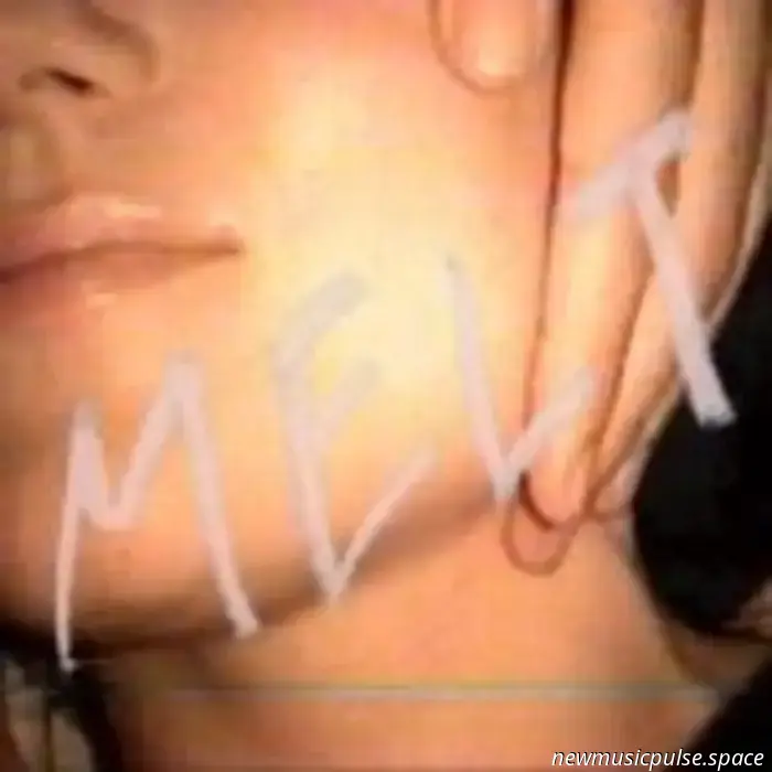 Premiere: Malena Zavala fängt die traumhafte Magie der Liebe in "MELT" ein, einem sanft herzerwärmenden Bekenntnis zur Intimität - Atwood Magazine