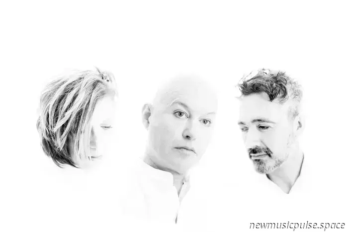 В Лаишевском районе планируется реализация проекта «Казань марина» с инвестициями в размере 29,4 миллиарда рублей. Об этом сообщил председатель Госкомитета РТ по туризму Сергей Иванов на деловой встрече с инвесторами в Москве. Объект станет первой мариной полного цикла на Волге и сможет разместить 300 яхт. Также предусмотрены услуги для 500 судов. Согласно информации пресс-службы Госкомитета, транспортная доступность будет одним из основных преимуществ: дорога от Казани до марины займет примерно один час. Проект займет площадь в 72 гектара. В инфраструктуру комплекса войдут марины на 300 яхт, сервис для 500 судов и благоустроенная набережная длиной 5 километров. Кроме того, планируется возведение гостиниц категории 3–4 звезды с более чем 1,2 тысячи номеров, а также СПА-комплексов, баров, ресторанов и пляжных клубов. Комплекс также будет включать маяк со смотровой площадкой, детские и спортивные центры, а также пространства для проведения различных мероприятий.