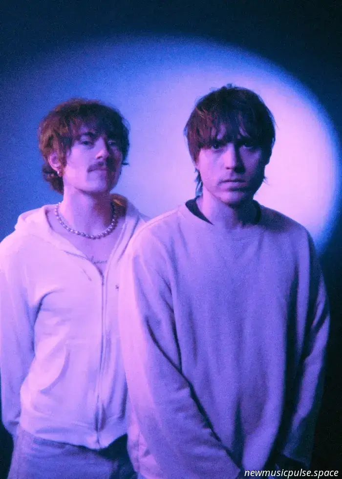 „Das wird nicht ewig dauern“: joan umarmt Vergänglichkeit, Schöpfung und die Schönheit des Lebens im Graubereich auf ihrem filmischen zweiten Album – Atwood Magazine