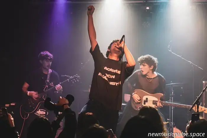 Gurriers, Courting und mehr krönen einen ausgelassenen Samstagabend beim Soundhood Hackney Micro-Festival von SON Estrella Galicia.