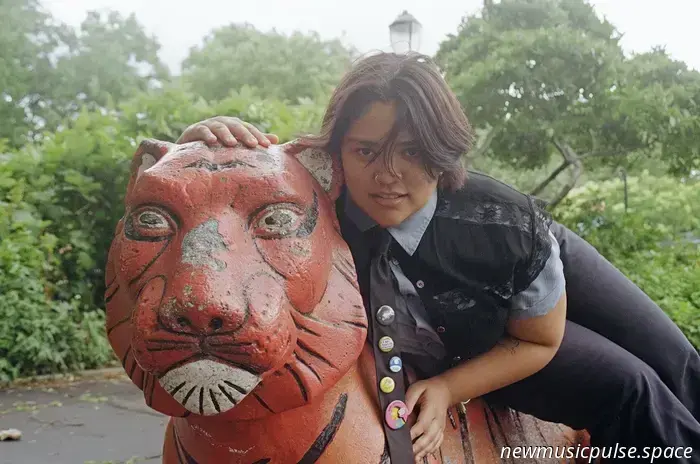 „Die Entstehung von ‚daisy‘ – und warum es nicht auf Streaming-Plattformen verfügbar ist“: Ein Essay von Leilani Patao - Atwood Magazine